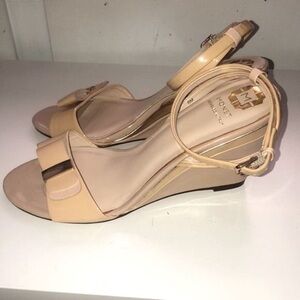 Monet Italy Women’s Vintage Patent Genuine Leather Wedge Sandals size 8 NWT Nude